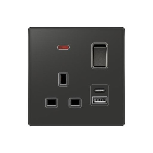 فيش جداري مزدوج 13 أمبير، مزوّد بنيون، بواجهة بلون أسود، ويحتوي على منافذ USB من النوع A وC.